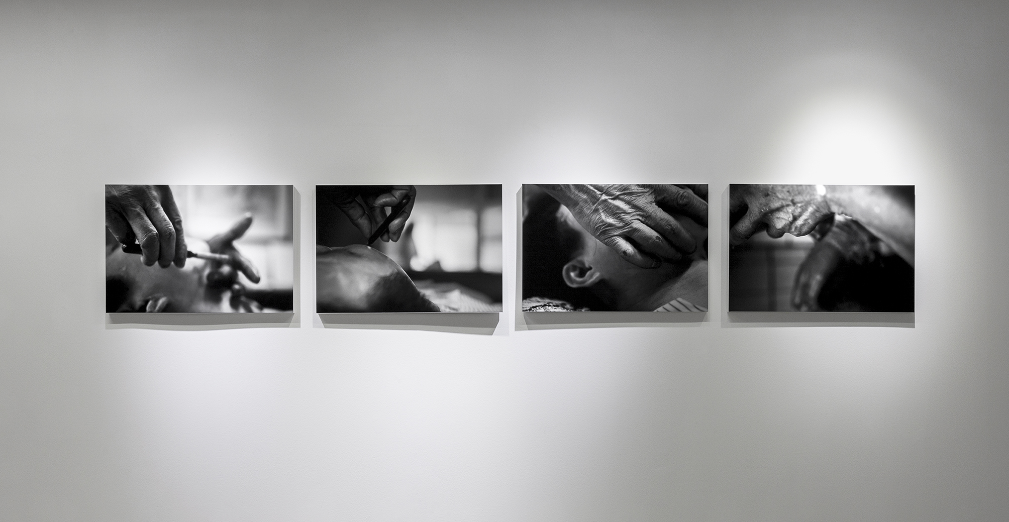 유토피아 시리즈2-#1,#2,#3,#4 나비를 쥔 손